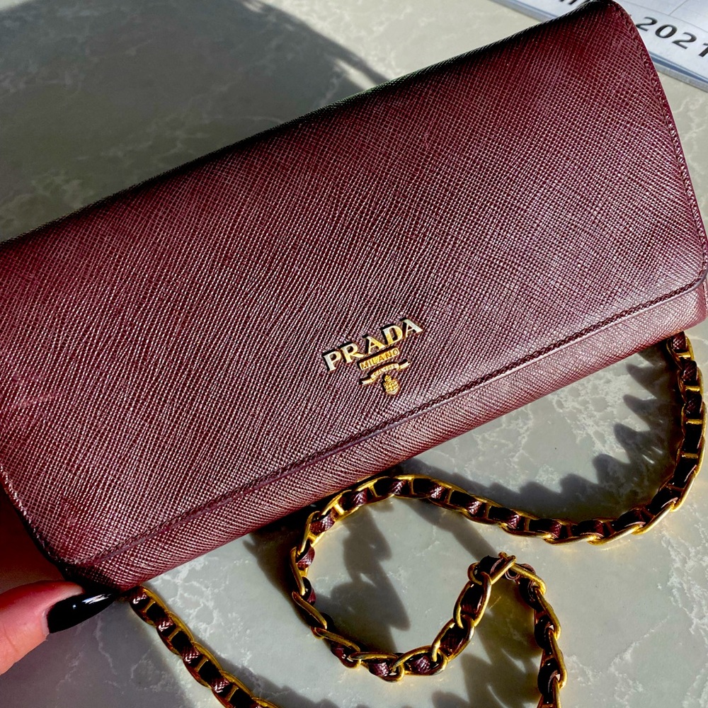 Prada Wallet on a Chain